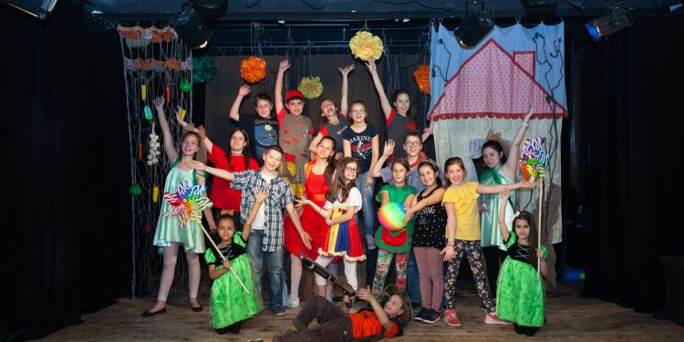 Детски театър на песента