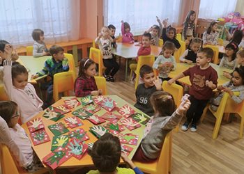 Чрез предучилищната подготовка детето се развива социално и емоционално