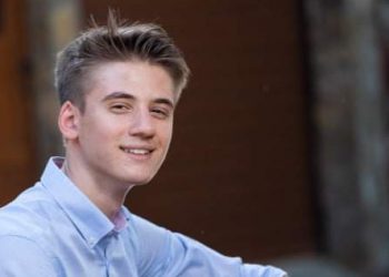 Отличник от Бургас ще учи авиоинженерство в Манчестър