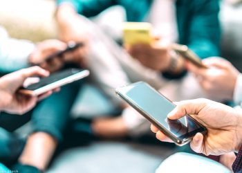 Изкуствен интелект срещу фалшиви новини