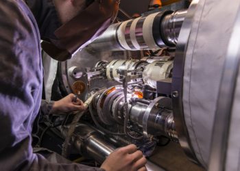 ЦЕРН създава фабрика  за Х-бозони