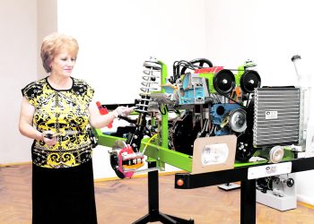 Училище като дворец