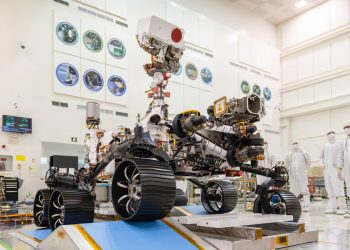 Роувърът получава името си „Постоянство“ след конкурс за есе, в който се включват над 28 000 ученици. За победител е избрано предложението на вече осмокласника Александър Матър от началното училище „Лейк Брадок“ в Бърк, Вирджиния. Според него това име е символ на това, че човечеството никога няма да се откаже и упорито ще продължава напред