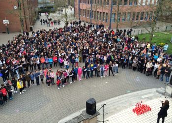 Европейските училища започнаха учебната година присъствено