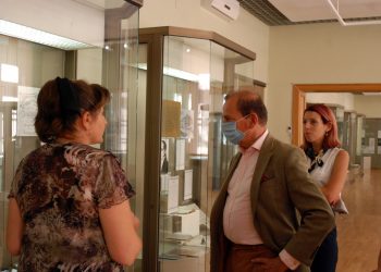 Кралският съветник Джон Бризби в НМО