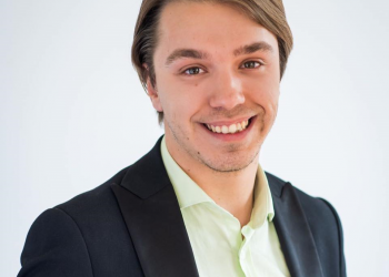 Едва на 25 години  и вече зам.-директор