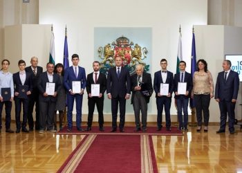 Да влезеш в спор с Бор, Шрьодингер и Айнщайн