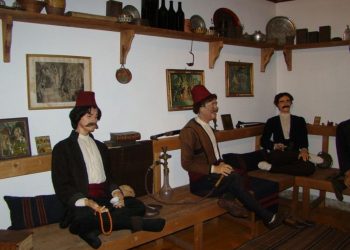 От „Къщата с куклите“ до жълтите павета