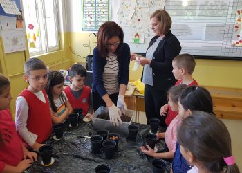 Щастливи в училище