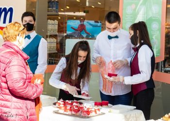 Незаменимата роля на човека пред бялата дъска