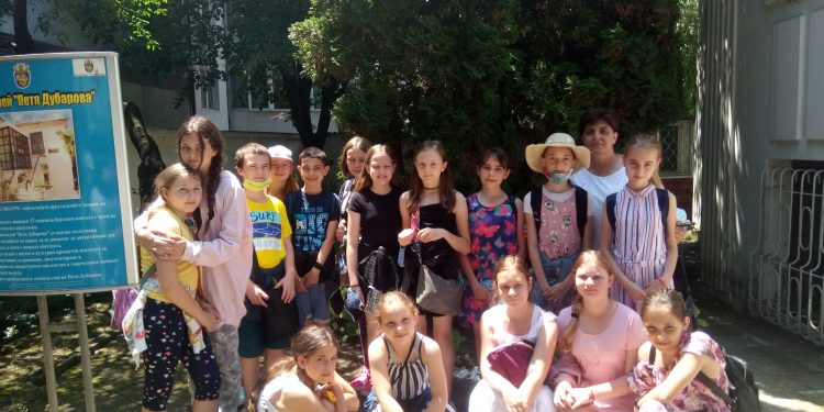 Словачета превеждат Петя Дубарова