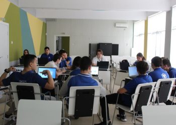 Те програмират бъдещето