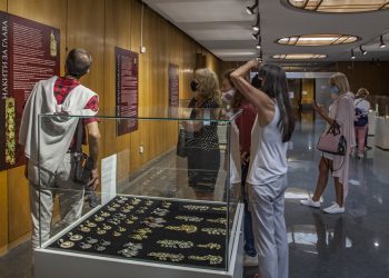 Скритите символи  в старите накити