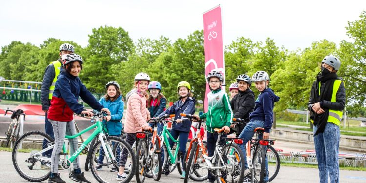 Безплатно учат 126 000 австрийчета да карат колело