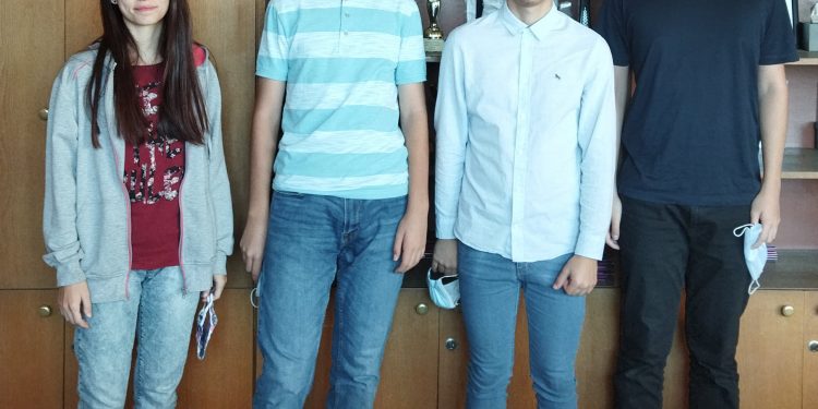 Три медала за малките олимпийци по физика