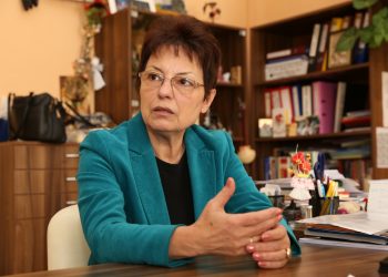 Ирена Анастасова – председател на Парламентарната комисия по образование и наука, пред в. „Аз-буки“: За да станеш гражданин на света, първо трябва да си гражданин на страната си