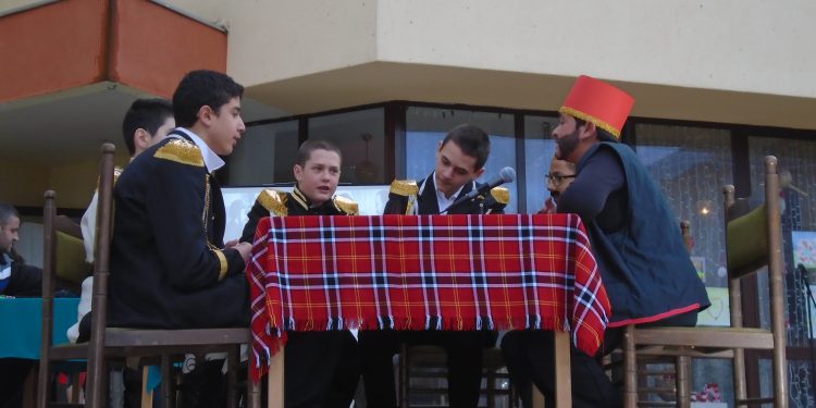 Училище до границата