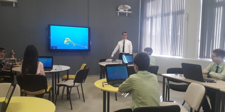 МОН пуска „дигитална раница“ наесен