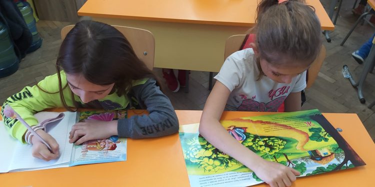 Да научиш децата  да мислят и общуват