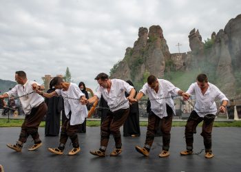 Патриотични концерти сред скалите