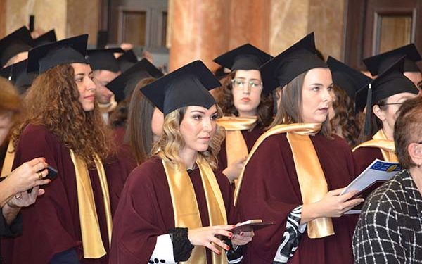 Дипломи за медиците на Софийския университет