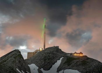 Мощен лазер срещу мълнии