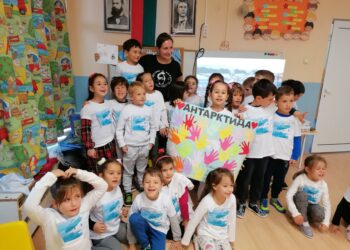 Детска експедиция до Антарктида