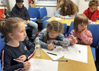 Българчета от Англия в Музея на Апостола