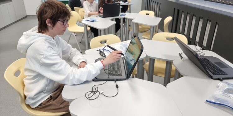 Всеки ученик ще се обучава в STEM център