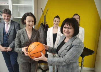 МОН награди световни шампионки по баскетбол