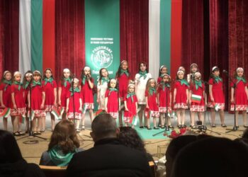 Носители на родолюбивия пламък