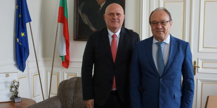 Министър Цоков на визита в БАН