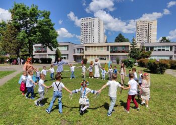 Студенти подкрепят педагозите в Бургас