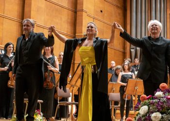 Примата Диана Дамрау пристига в София