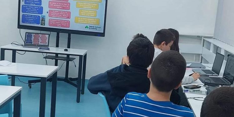 В кюстендилско школо учат как  да се пазят от хакери