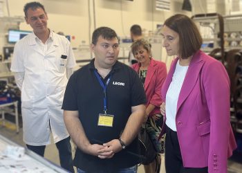 МОН продължава подкрепата за дуалното