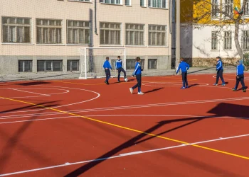 Нови спортни площадки в 132 училища