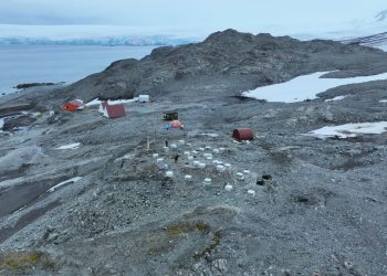 Базата в Антарктида отваря преди Коледа