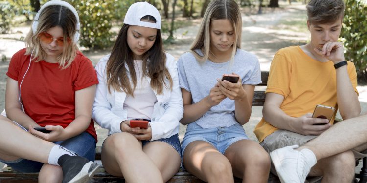 Смартфоните увреждат цяло поколение