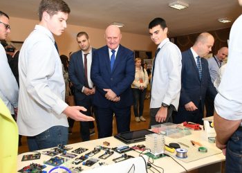 Реновират Гимназията по електроника  и електротехника в Пловдив