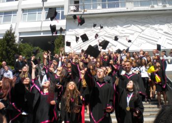 Два родни региона с  най-малко висшисти в ЕС