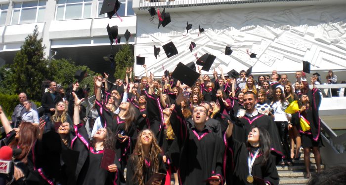 Два родни региона с  най-малко висшисти в ЕС