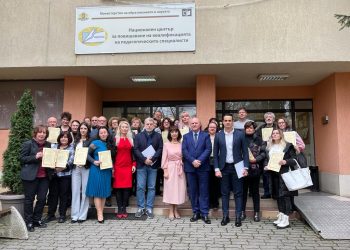 Министър Цоков връчи сертификати на педагози