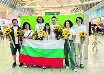 Ученици представят достойно България