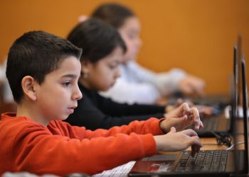 Екипът на 94. СУ работи активно, за да даде шанс на децата от столичния кв. „Христо Ботев“