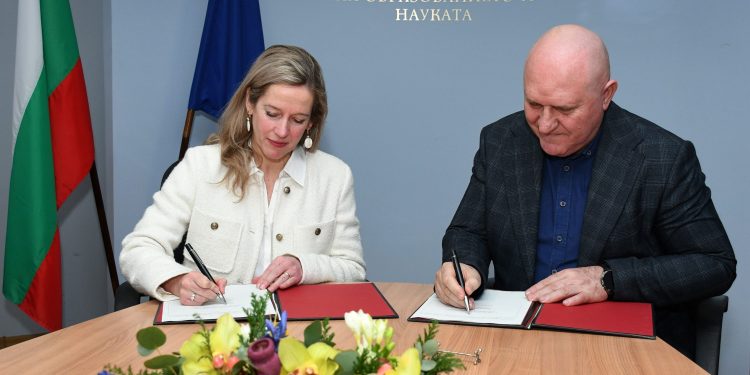 МОН и УНИЦЕФ с обща подкрепа за ученици и учители