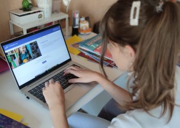 Тийнейджърите са онлайн всекидневно