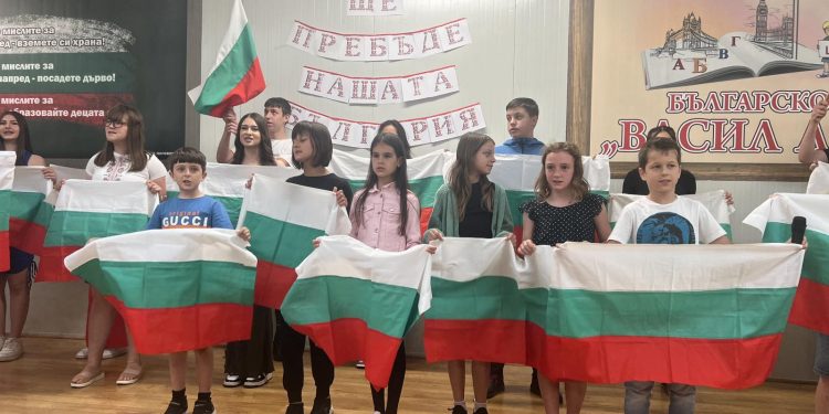 Най-голямото българско неделно училище в Европа отбелязва 15-ата си годишнина