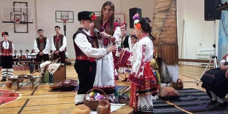 450 учители и ученици представят образователни иновации на регионален форум