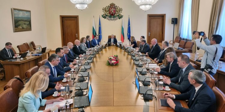 МОН ще отпусне 153 000 лева за стипендии на млади учени от България и от българската диаспора